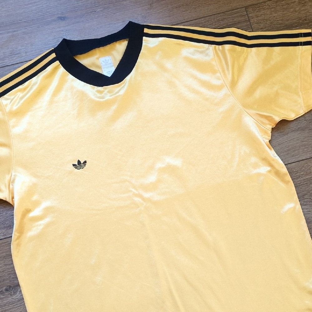 Vintage Adidas 00s Gold w/‎ Black Stripe Short Sleeve Track Shirt - Trefoil - XL